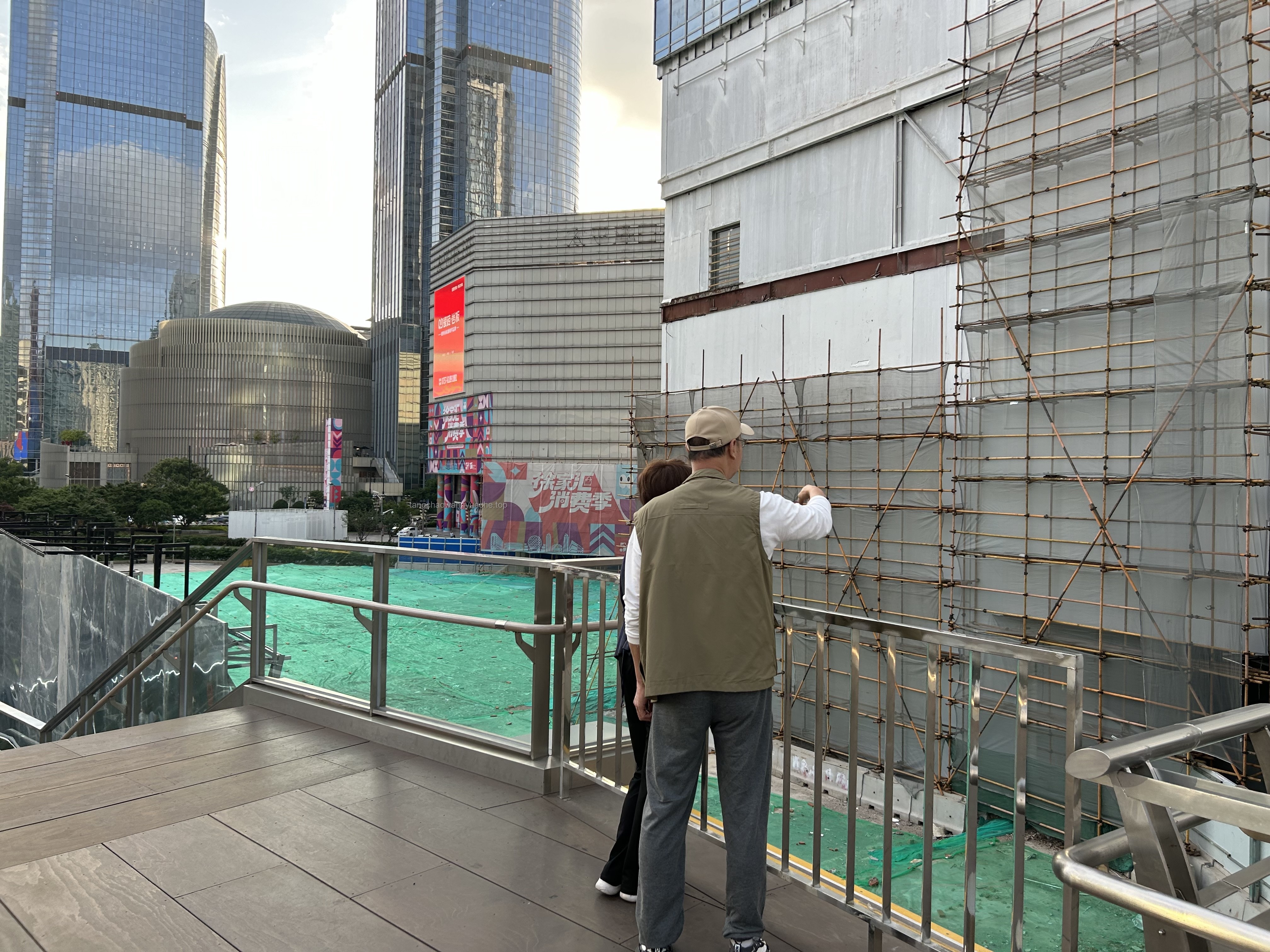 微信总部大楼“小房子”拆除事件深度分析：社交媒体时代的建筑设计与公众参与