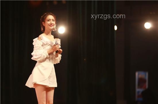 黄圣依拒婚前同居观点引热议，探讨现代婚恋观