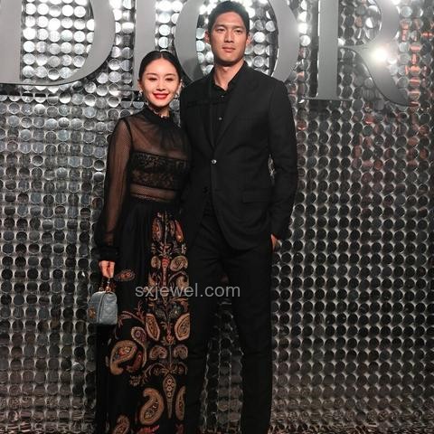 众多明星走红毯时王子文不慎摔倒案例研究